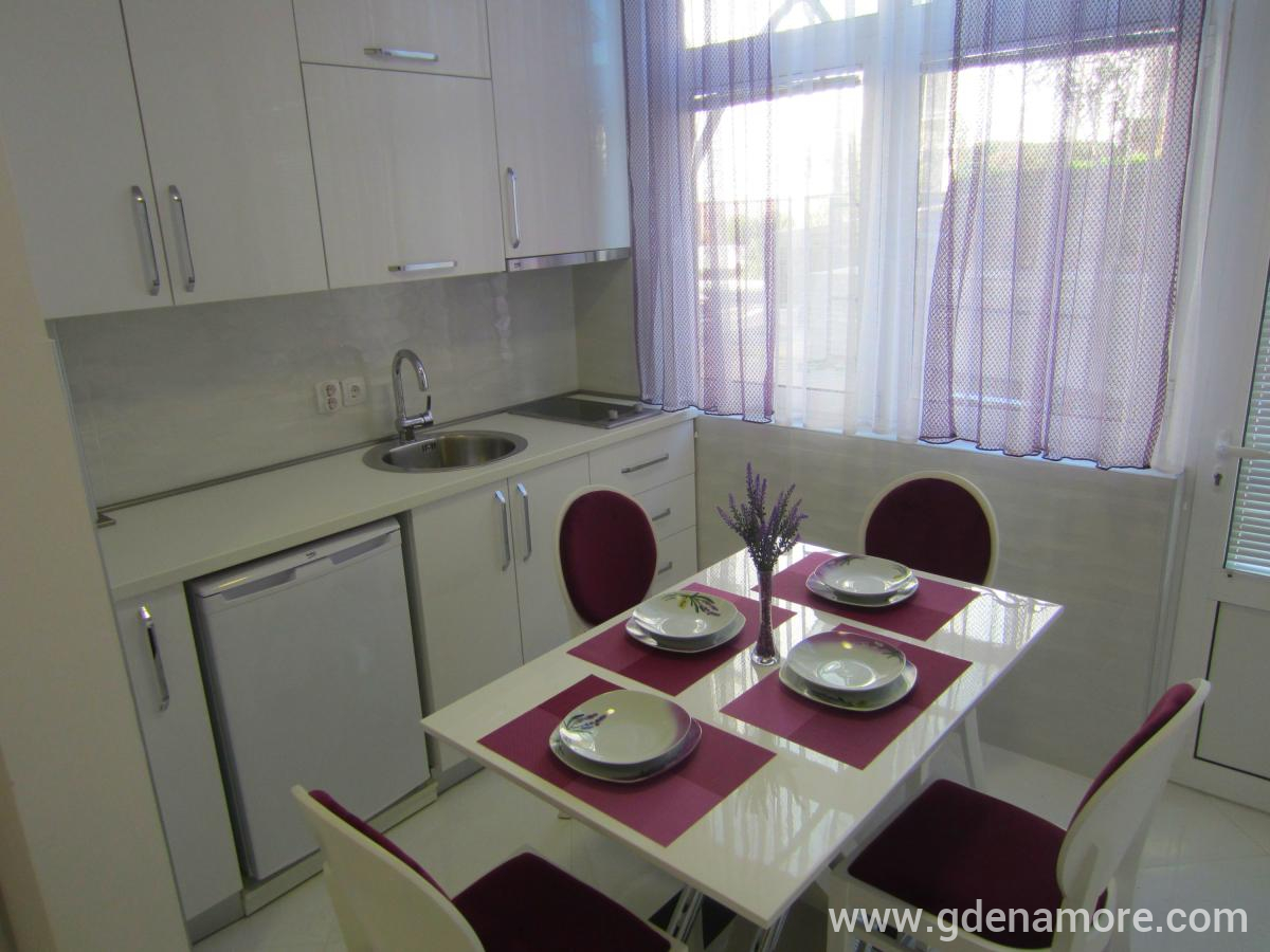 Apartamentos "BISER" Becici, alojamiento privado en Bečići, Montenegro